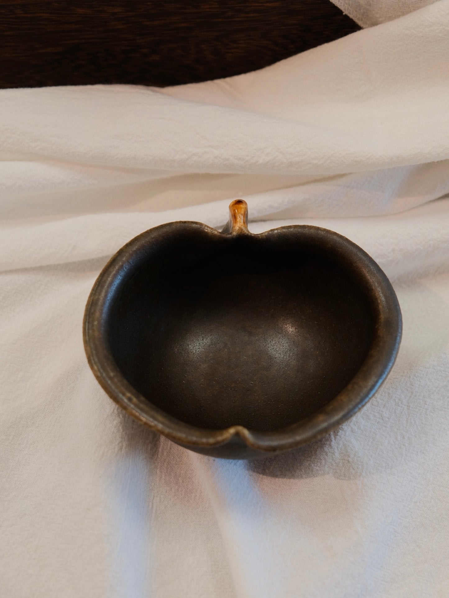 古谷浩一 Hirokazu Furutani Handmade Earthenware iron sprinkled apple bowl-Brown