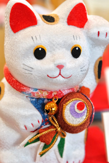 Japan made Kimono Fabric Fortune Calling Maneki Neko (Hammer)