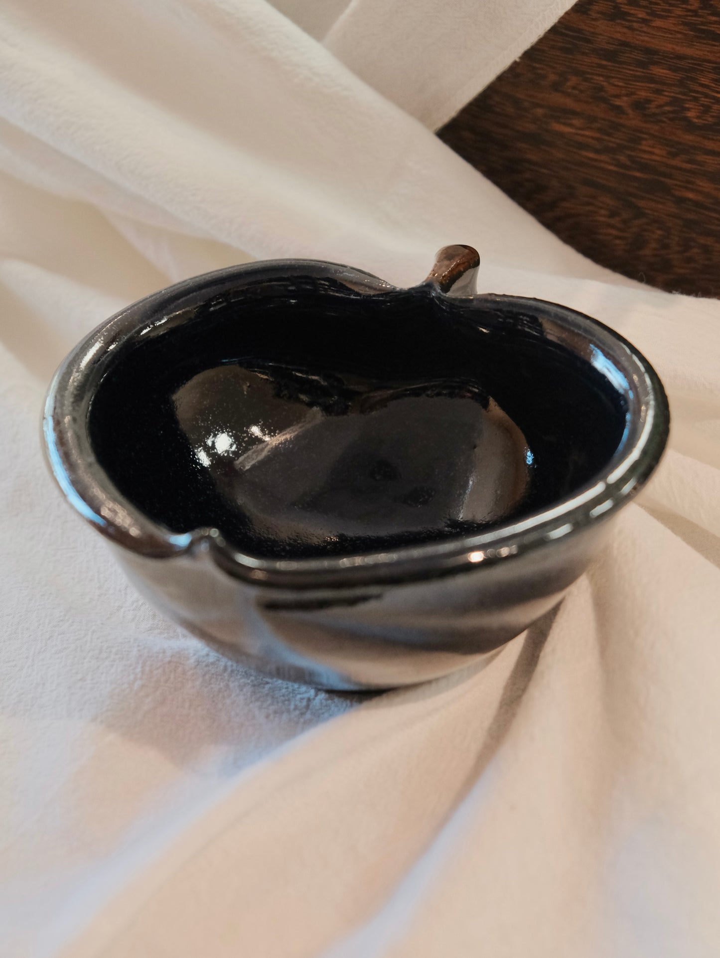 古谷浩一 Hirokazu Furutani Handmade Earthenware iron sprinkled apple bowl-Navy Glazed