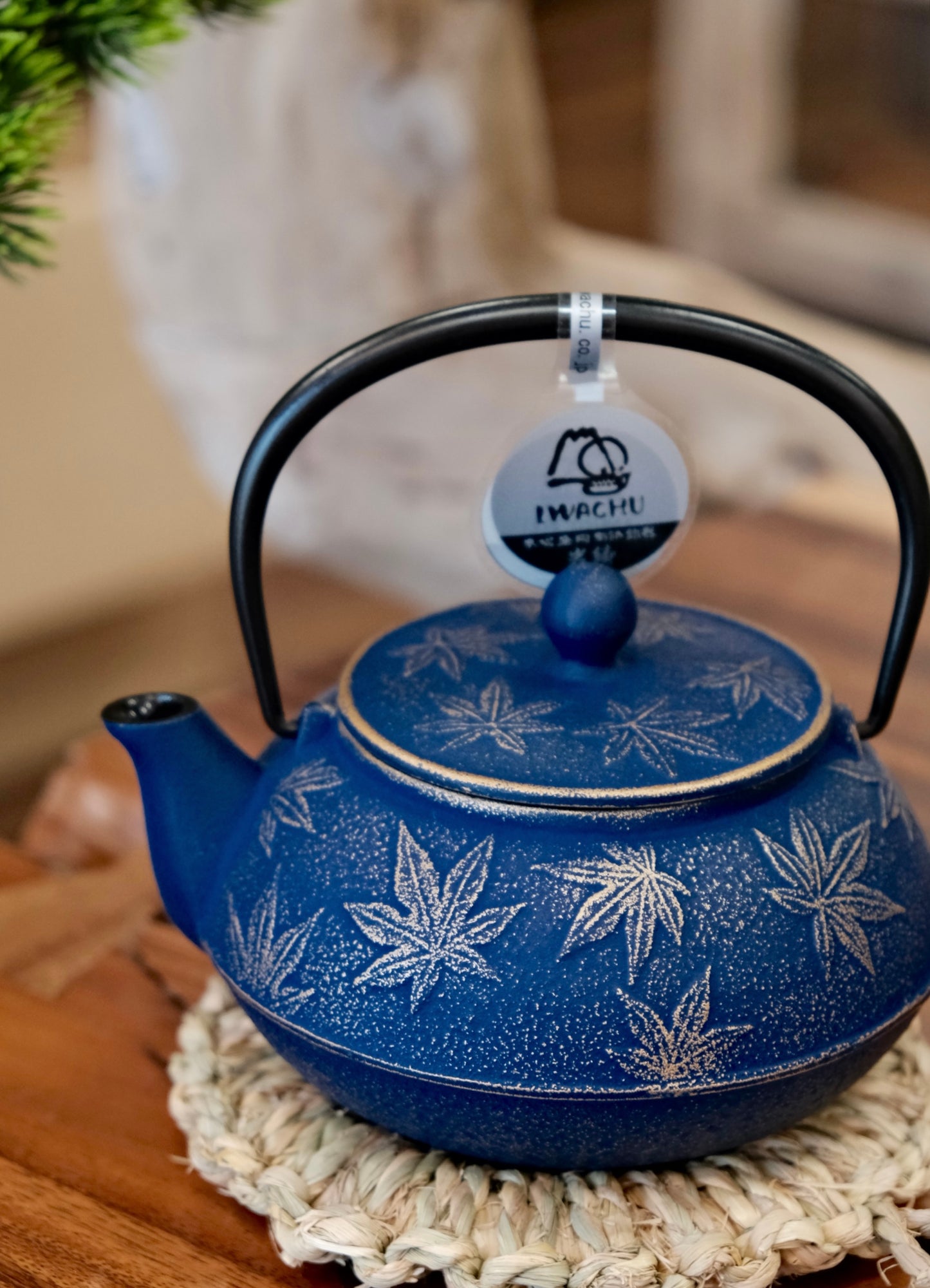 IWACHU Nambu Tekki Cast Iron 650ml Blue maple Teapot （Gift Box）