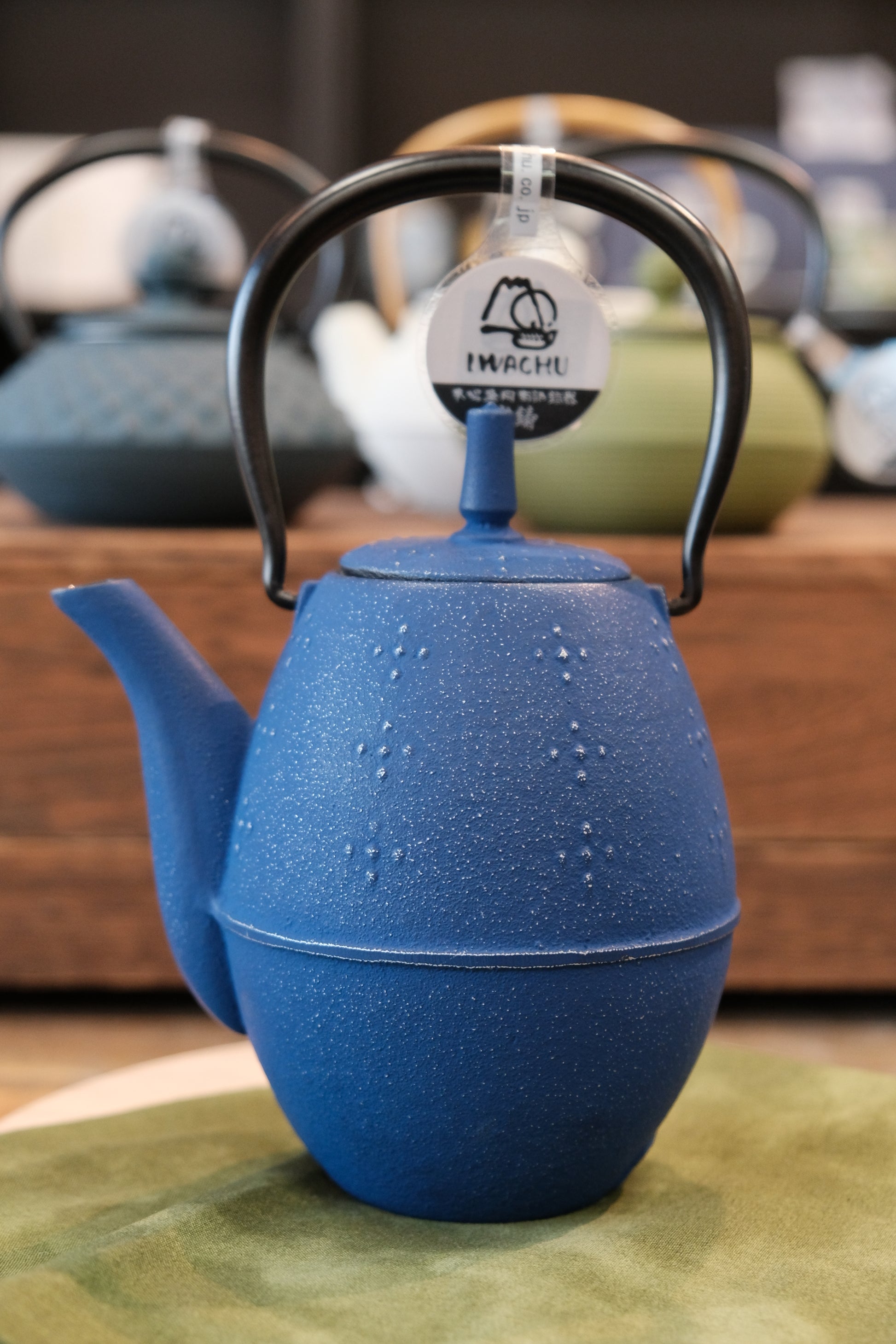 Nambu Tekki Cast Iron Moon Teapot – mogutable