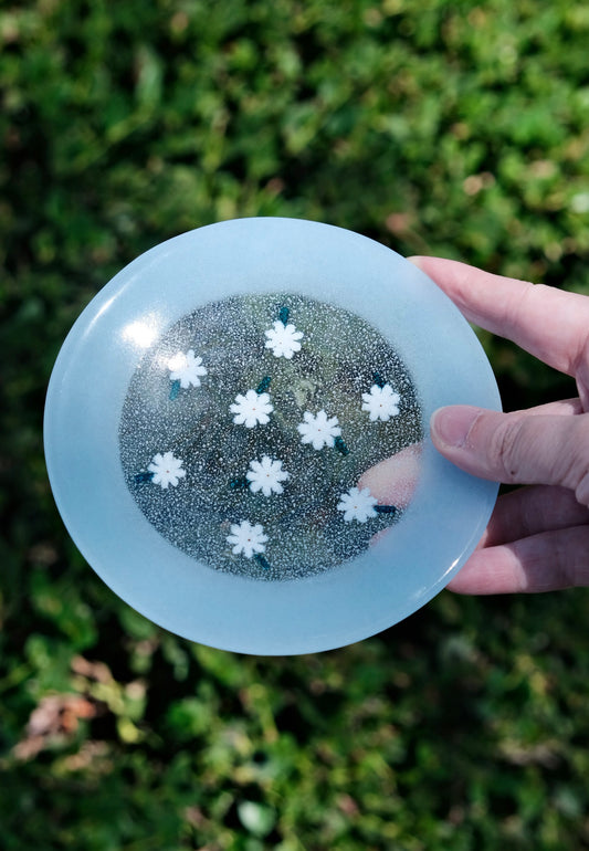 石塚 悠 Haruka Ishizuka Glass 5inch Dessert Plate  Flower Blue Rime