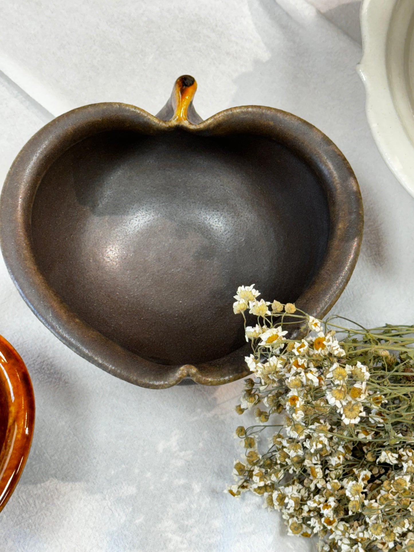 古谷浩一 Hirokazu Furutani Handmade Earthenware iron sprinkled apple bowl-Brown