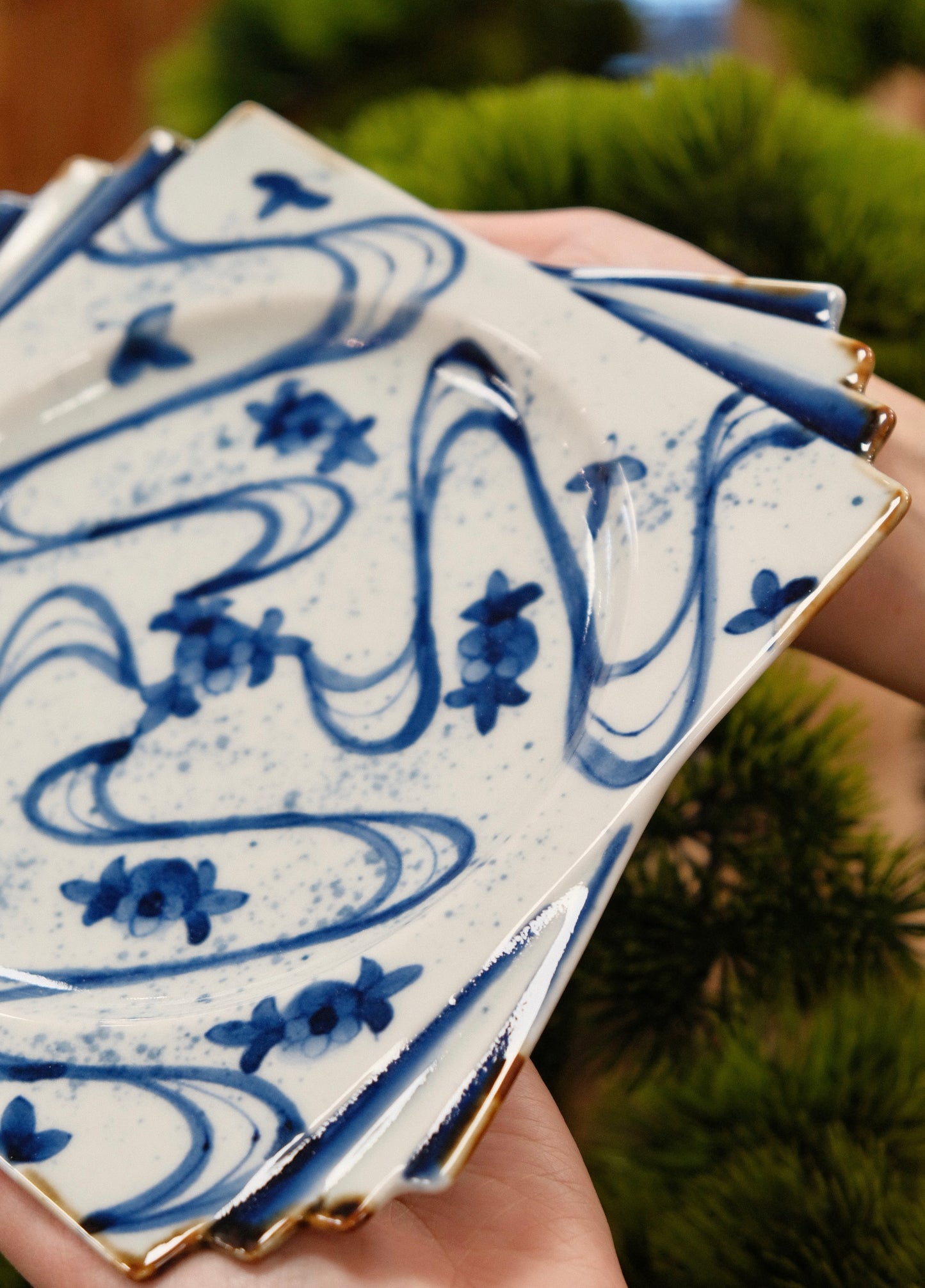 Arita Yaki Sometsuke Blue and White Handmade Large Plate Style Plate (Flew water flowers)