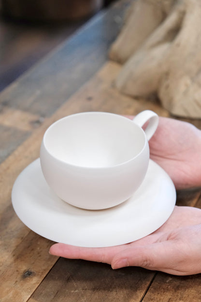 雲汀 Studio Handcraft Egg Shape Coffee/Tea Cup and Saucer Set (Gift box)