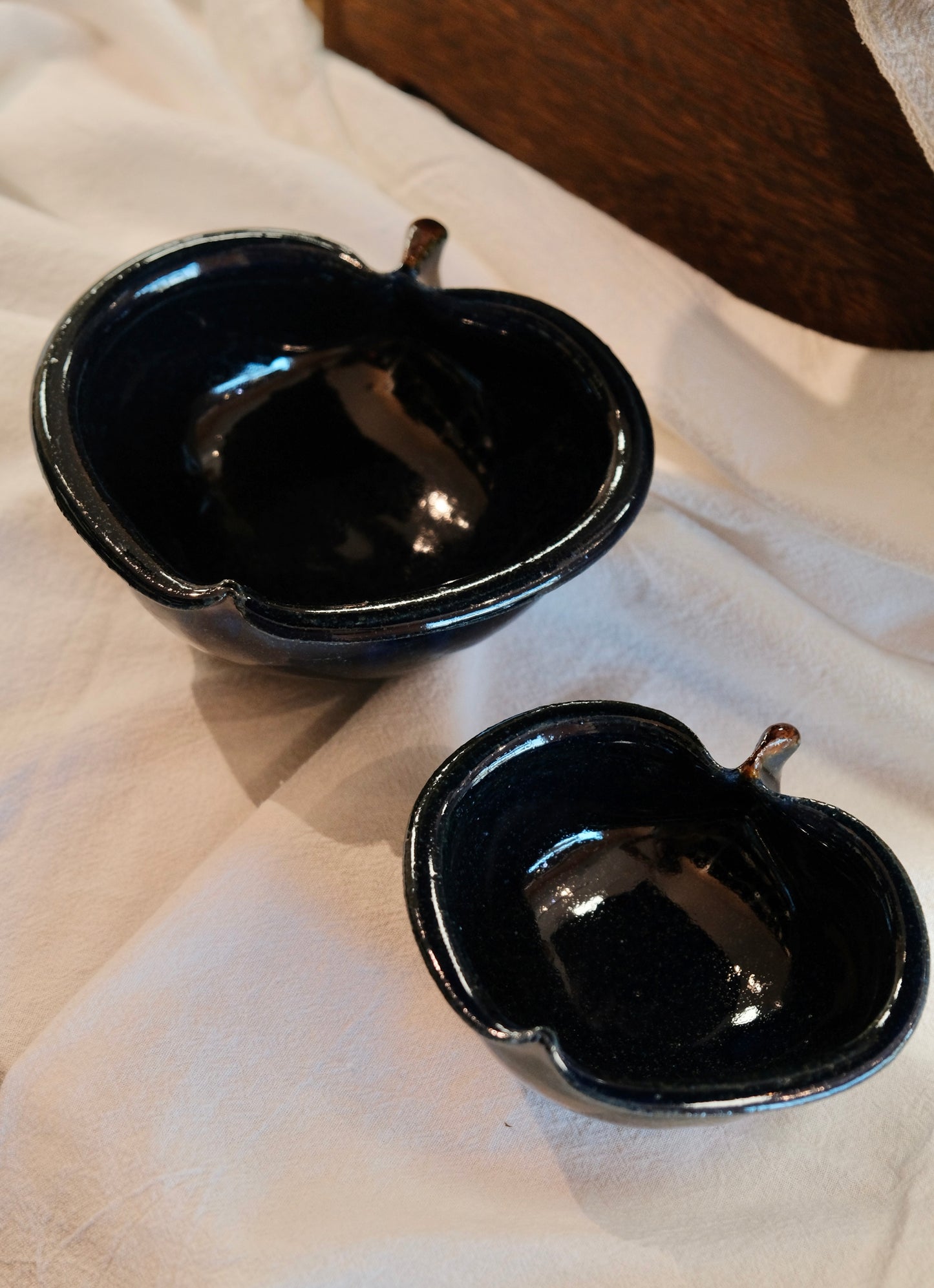 古谷浩一 Hirokazu Furutani Handmade Earthenware iron sprinkled apple bowl-Navy Glazed