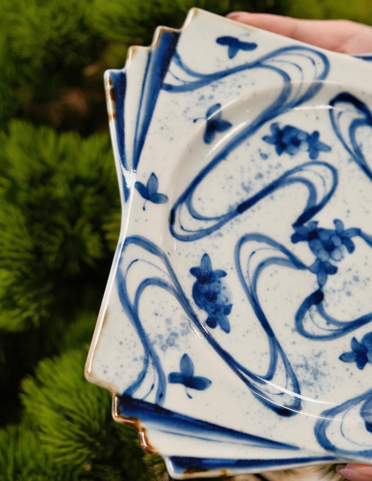 Arita Yaki Sometsuke Blue and White Handmade Large Plate Style Plate (Flew water flowers)