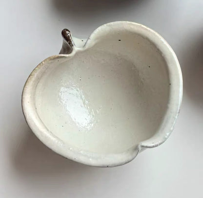 古谷浩一 Hirokazu Furutani Handmade Earthenware iron sprinkled apple bowl-White