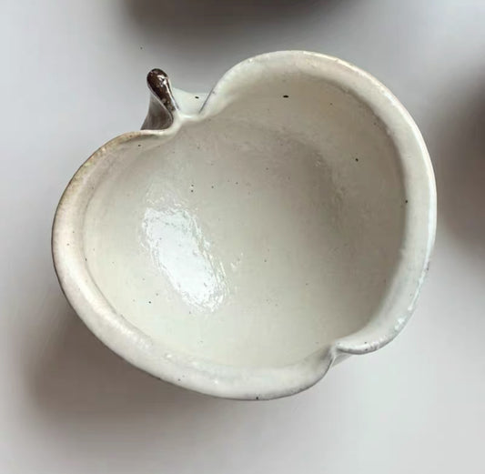 古谷浩一 Hirokazu Furutani Handmade Earthenware iron sprinkled apple bowl-White