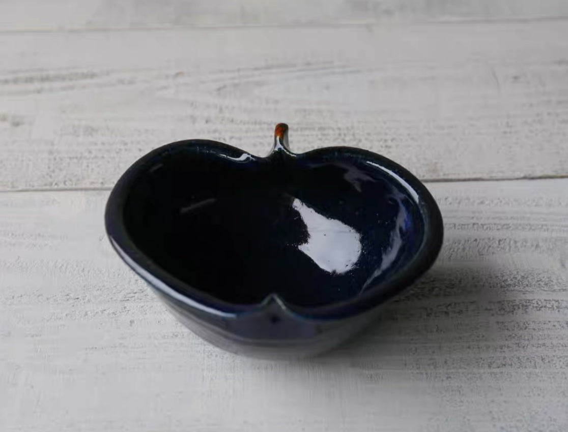 古谷浩一 Hirokazu Furutani Handmade Earthenware iron sprinkled apple bowl-Navy Glazed