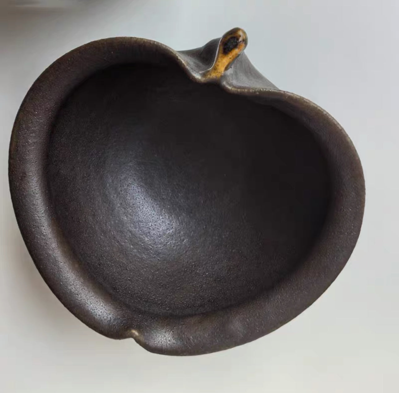 古谷浩一 Hirokazu Furutani Handmade Earthenware iron sprinkled apple bowl-Brown