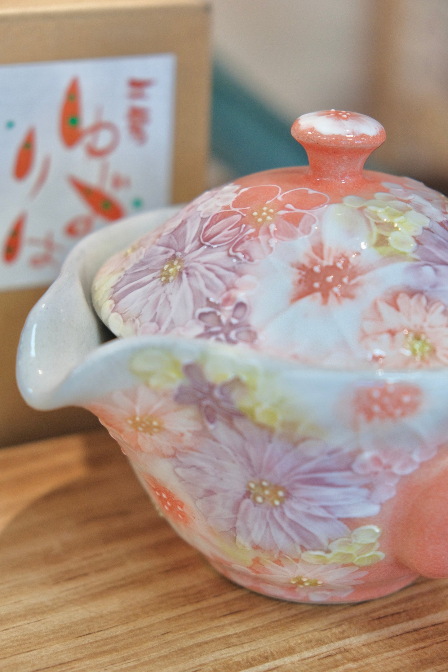 YUZUHIRA HANDMADE CERAMIC FLOWER SIDE HANDLE TEAPOT (GIFT BOX)