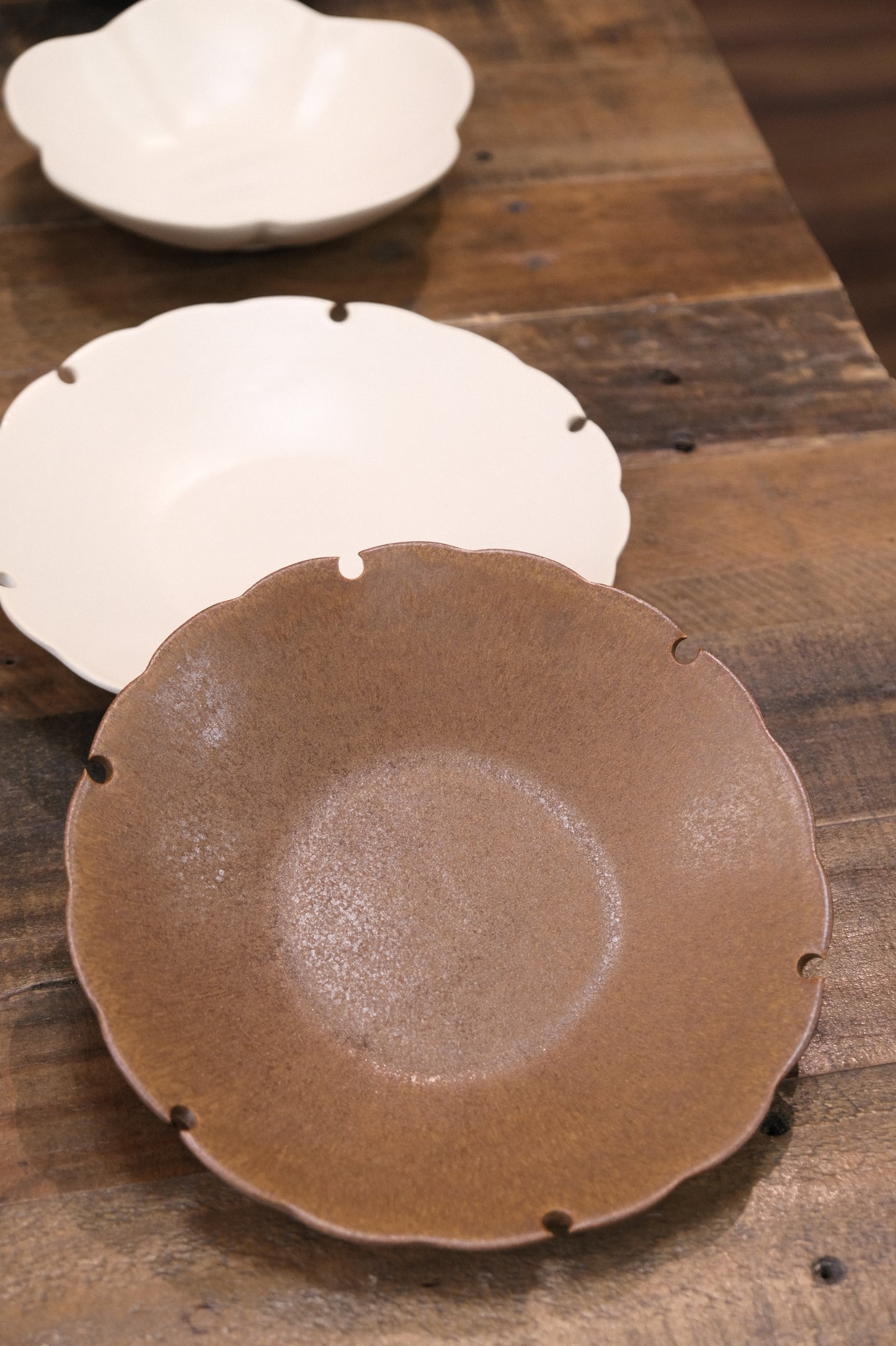 Yoshida Pottery Yukiwa Plate (Brown)