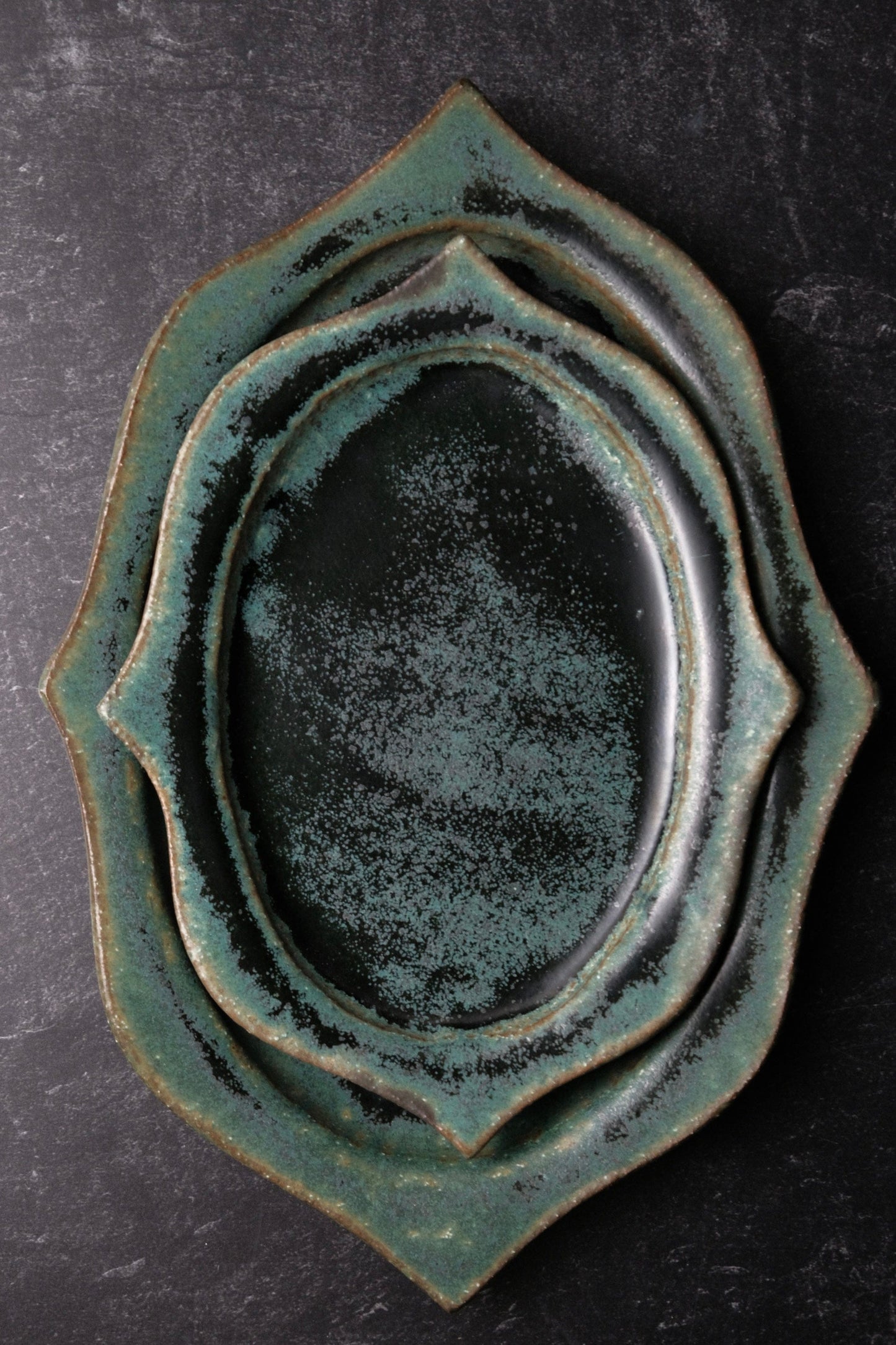 YUMITATE GAMA—山本一仁 handmade vintage ceramic small oval plate(Green)