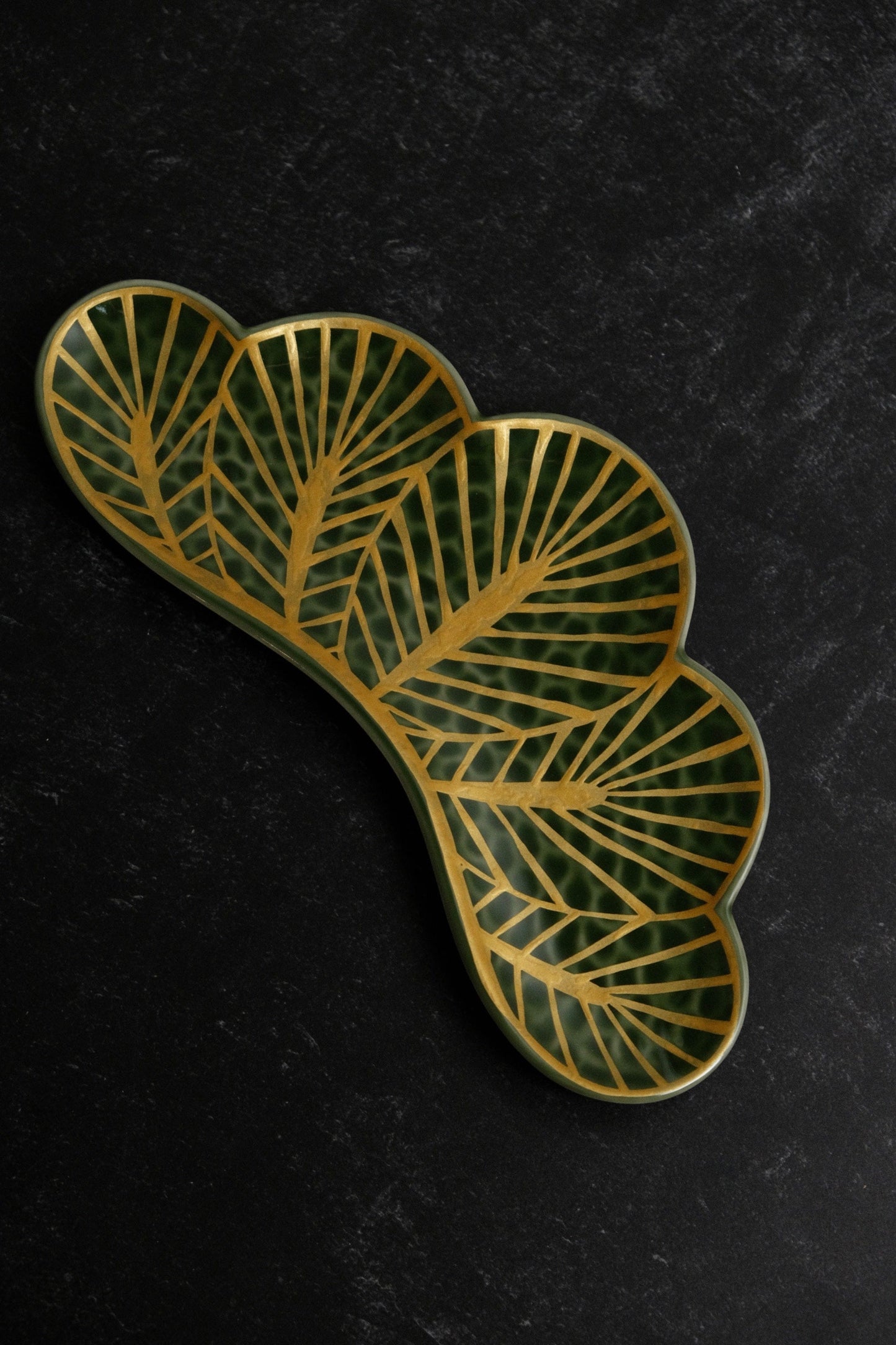 幸楽窯- KOURAKU KILN ARITA WARE Handmade Pine Leaf Long Plate (Gift Box)