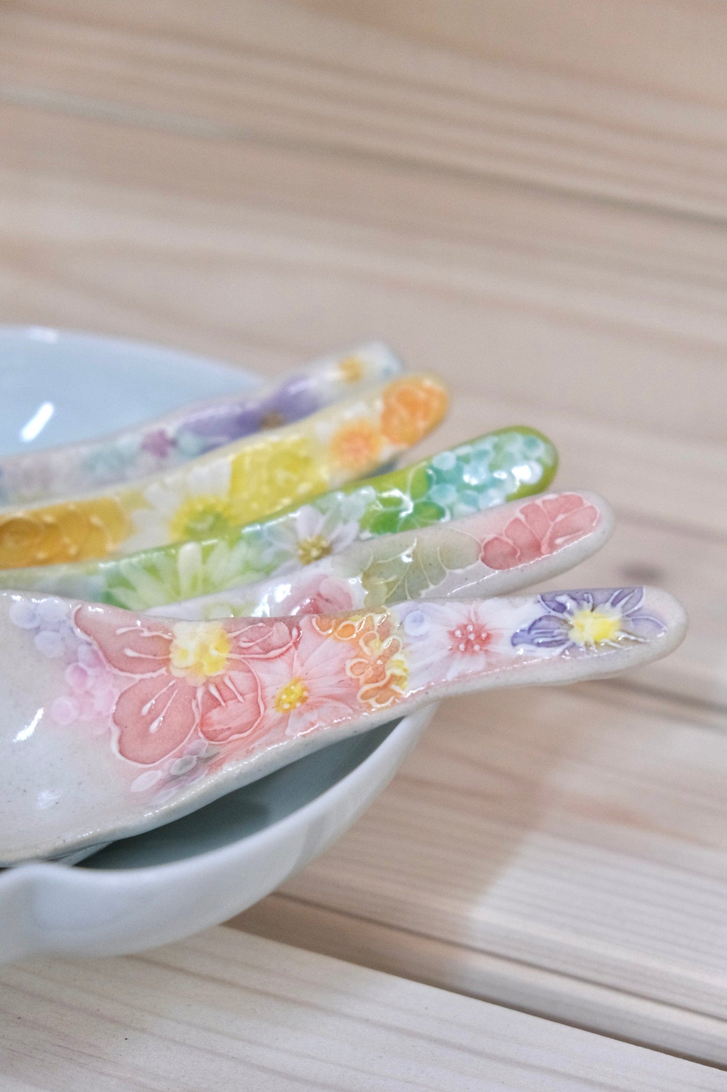 YUZURIHA FLOWER HANDMADE CERAMIC FLOWER SPOON (GIFT BOX)