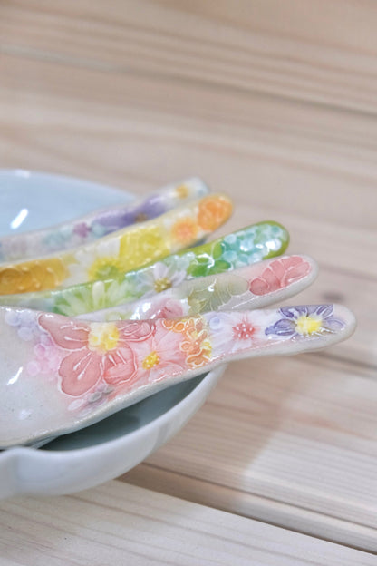 YUZURIHA FLOWER HANDMADE CERAMIC FLOWER SPOON (GIFT BOX)