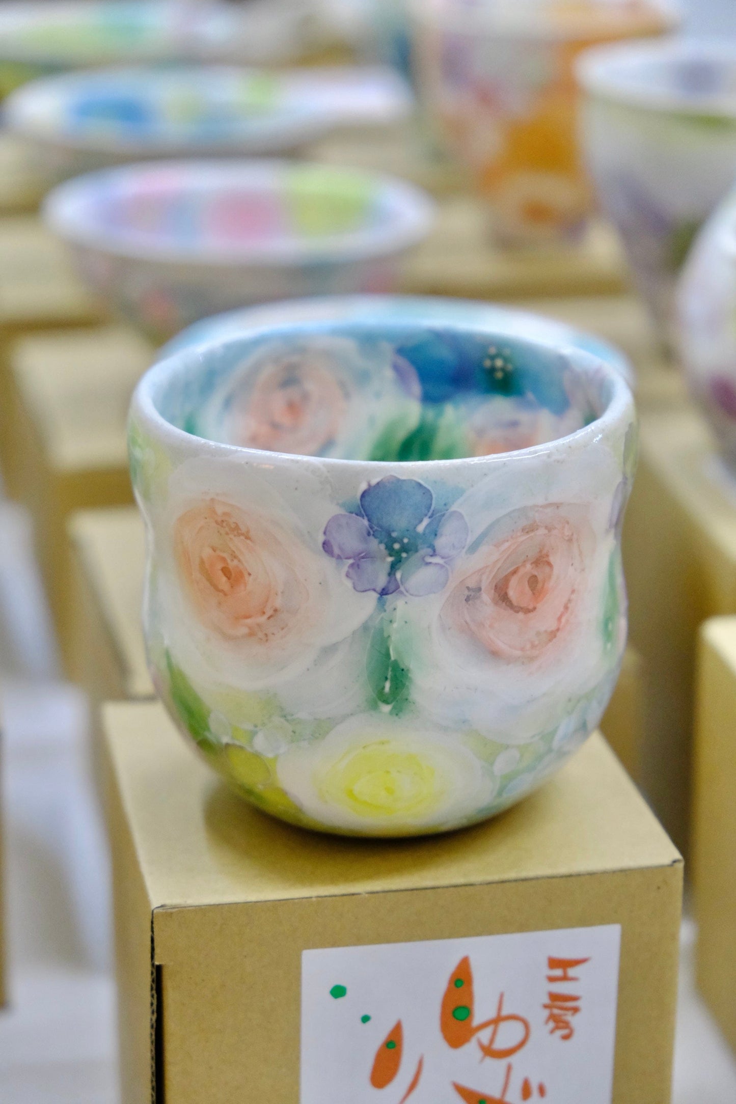 YUZURIHA FLOWER HANDMADE CERAMIC FLOWER TEA BOWL (GIFT BOX)