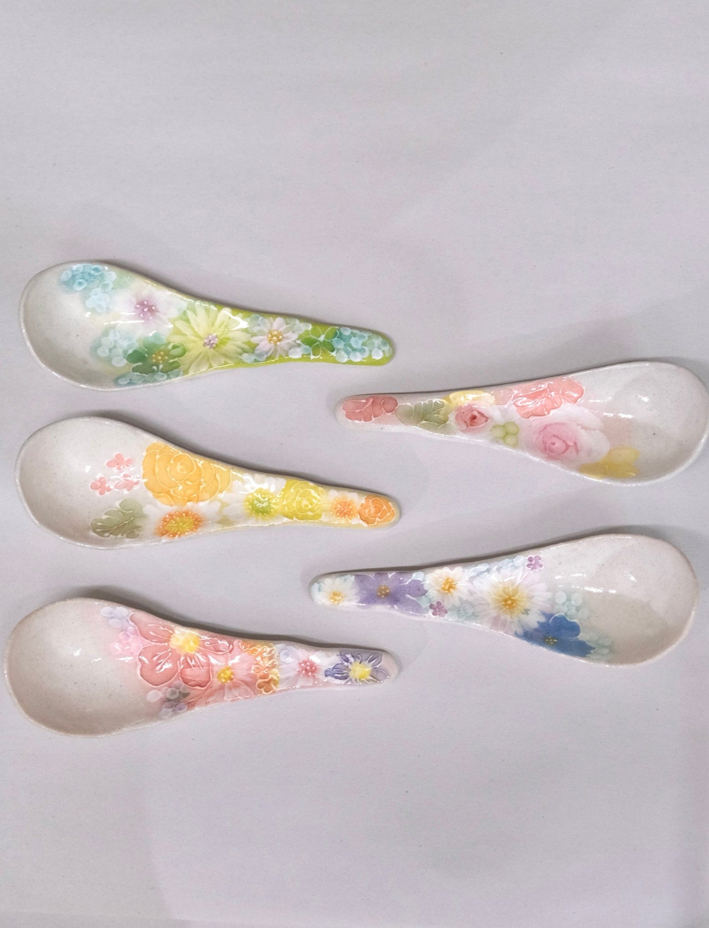 YUZURIHA FLOWER HANDMADE CERAMIC FLOWER SPOON (GIFT BOX)