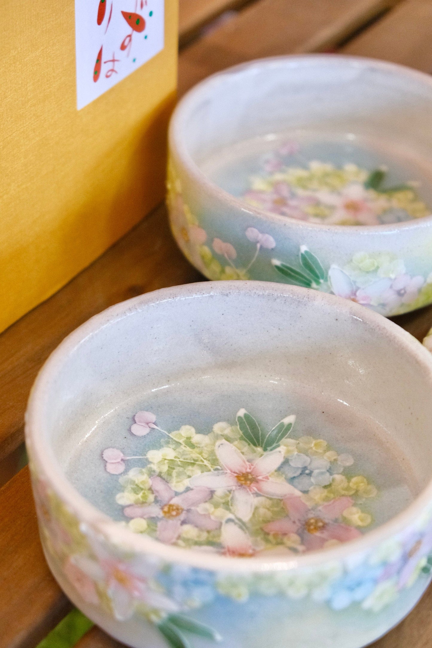 [Limited Edition] YUZURIHA FLOWER HANDMADE CERAMIC FLOWER TWO TIERS JUBAKO DISH BOX (#1)