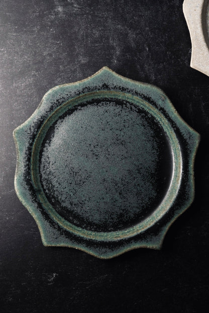 YUMITATE GAMA—山本一仁 handmade vintage ceramic 8” round plate（Green）