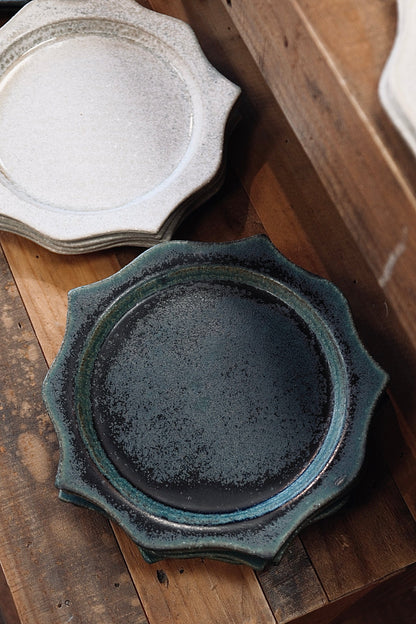 YUMITATE GAMA—山本一仁 handmade vintage ceramic 8” round plate（Green）